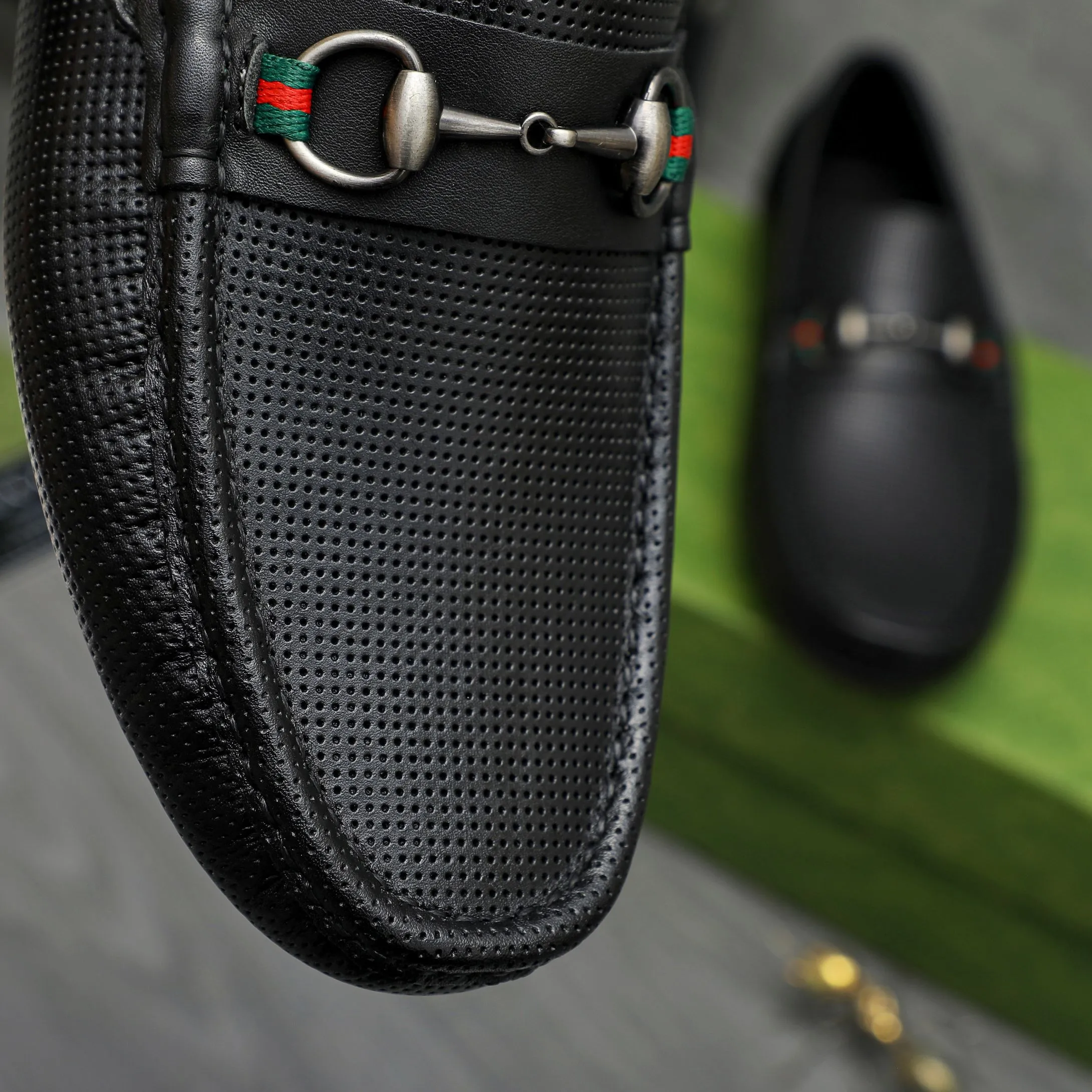 Men's shoes 💰p420 Product trademark: GUCCI (Gucci) casual slip-on men's shoes Regular size: 38-44 Product materials: Selected hollow cowhide upper, sheepskin lining, rubber outsole